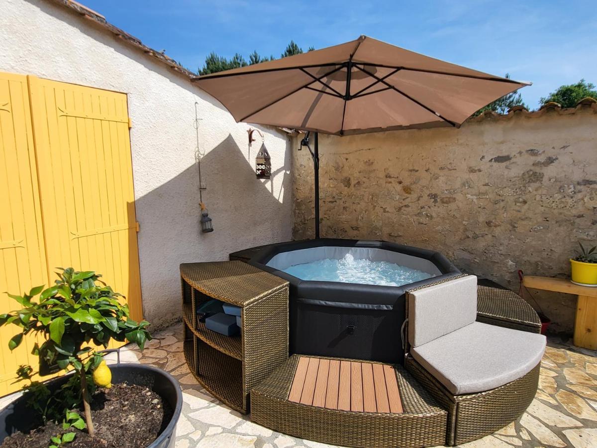 Saugon Domaine De La Sarrotte B&B 외부 사진